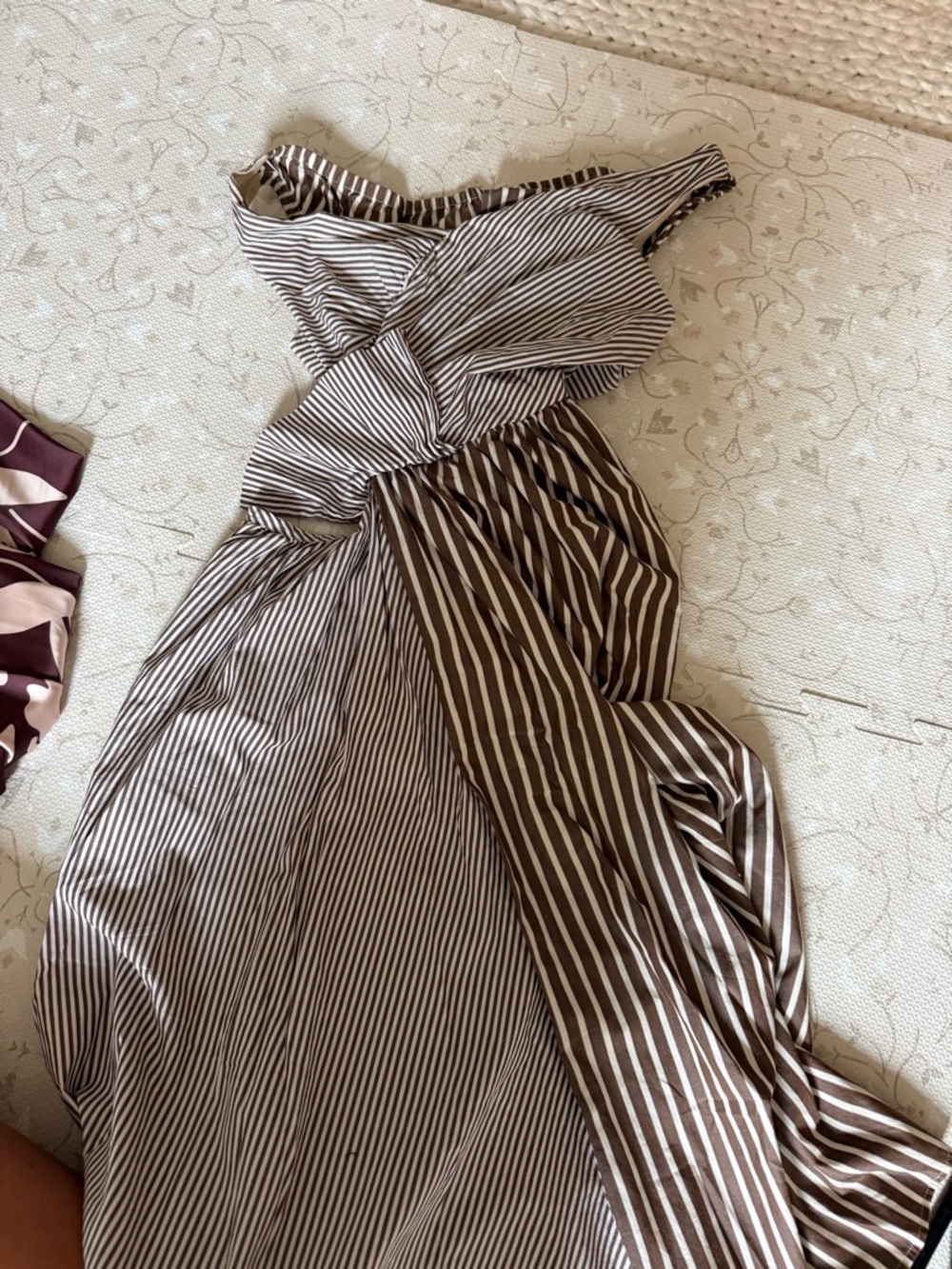 Off-Shoulder Brown and White Striped Midi Dress - Picture 3 of 4